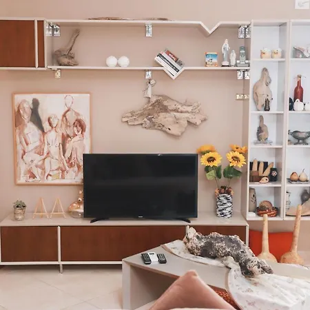 Large Near The Seaside Boulevard Lungomare アパート